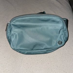 Lululemon Everywhere belt bag